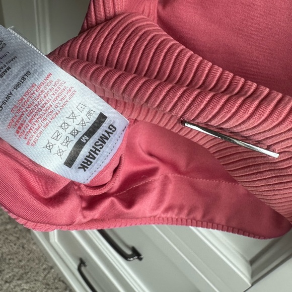 🔥 Gymshark Essence Bikini Top Scoop Neck Ribbed
Maroon Blush Pink Swimwear - Picture 2 of 5
